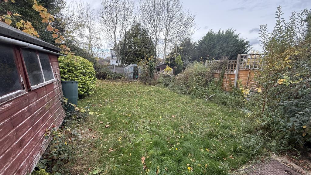 Lot: 115 - VACANT HOUSE IN NEED OF REFURBISHMENT AND REPAIR - External image of garden from back of property